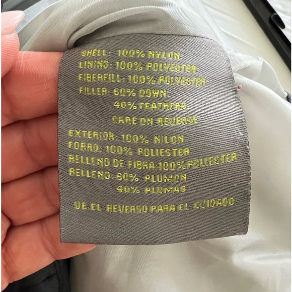 Kenneth Cole Women’s  down/feather puffer vest - Picture 4 of 4